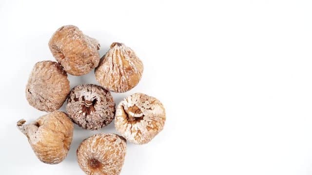 انجیر خشک اردی با بافت نرم و طعم شیرین طبیعی